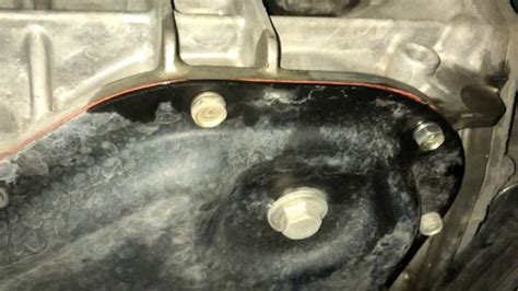 6 Signs of a Transmission Pan Gasket Leak (and。